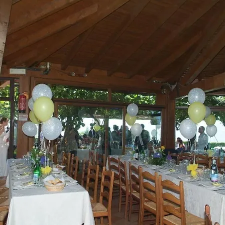 Monterosso Gospodarstwo agroturystyczne *