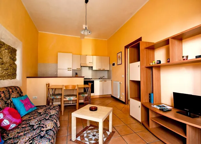 Monterosso Lantgård *